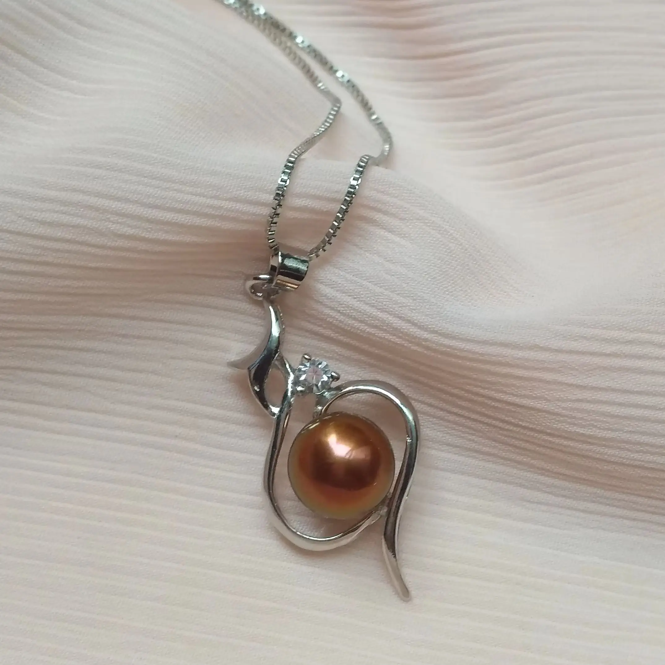 Trendy Classic AAA South Sea 10-11mm Chocolate Pearl Dolphin Zircon Pendant Necklace New Design Suitable for Any Occasion
Trendy Classic AAA South Sea 10-11mm Chocolate Pearl Dolphin Zircon Pendant Necklace New Design Suitable for Any Occasion