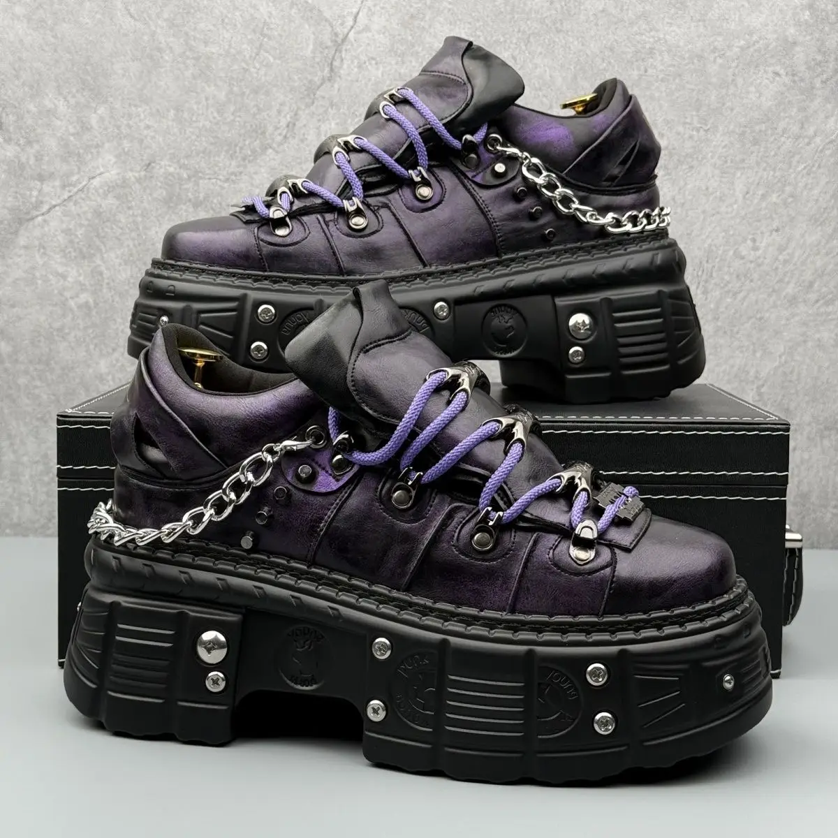 2025 Thick Sole Heightening Men's Niche Chain Design Internet Celebrity Fried Street Metal Punk Style Retro Fashion Shoes 8cm
2025 Thick Sole Heightening Men's Niche Chain Design Internet Celebrity Fried Street Metal Punk Style Retro Fashion Shoes 8cm