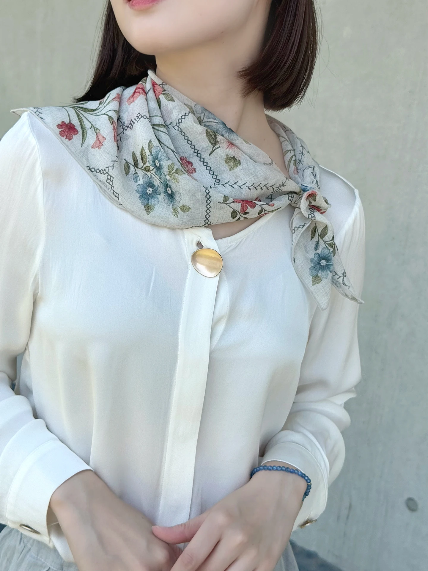 KALIIYA Original Lightweight Breathable Silk Chiffon Scarf Versatile Silk Square Shawl Chinese Style Geometric Patte...
KALIIYA Original Lightweight Breathable Silk Chiffon Scarf Versatile Silk Square Shawl Chinese Style Geometric Patte...