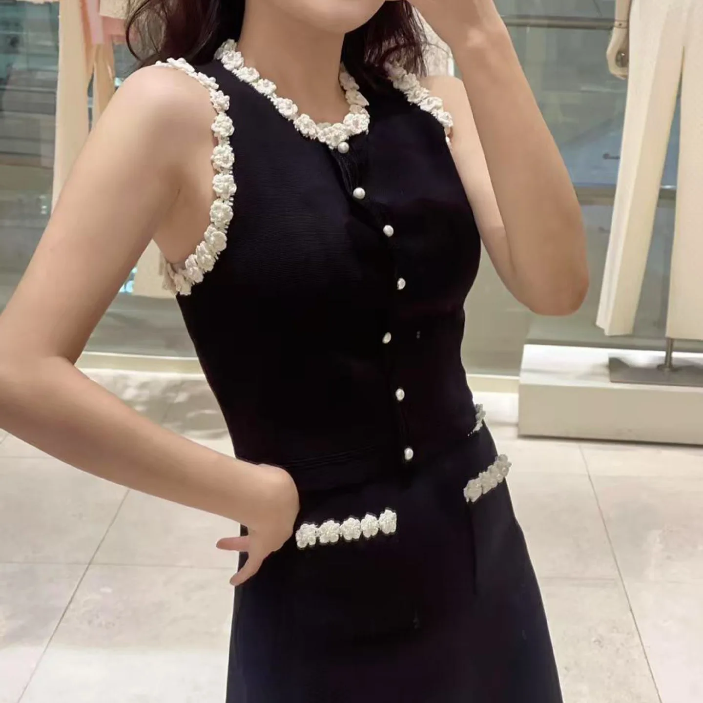 Vest Fashion Elegant Women's Sleeveless Simple Round Neck Slim Lace Trimmed Knit Top Vests
Vest Fashion Elegant Women's Sleeveless Simple Round Neck Slim Lace Trimmed Knit Top Vests