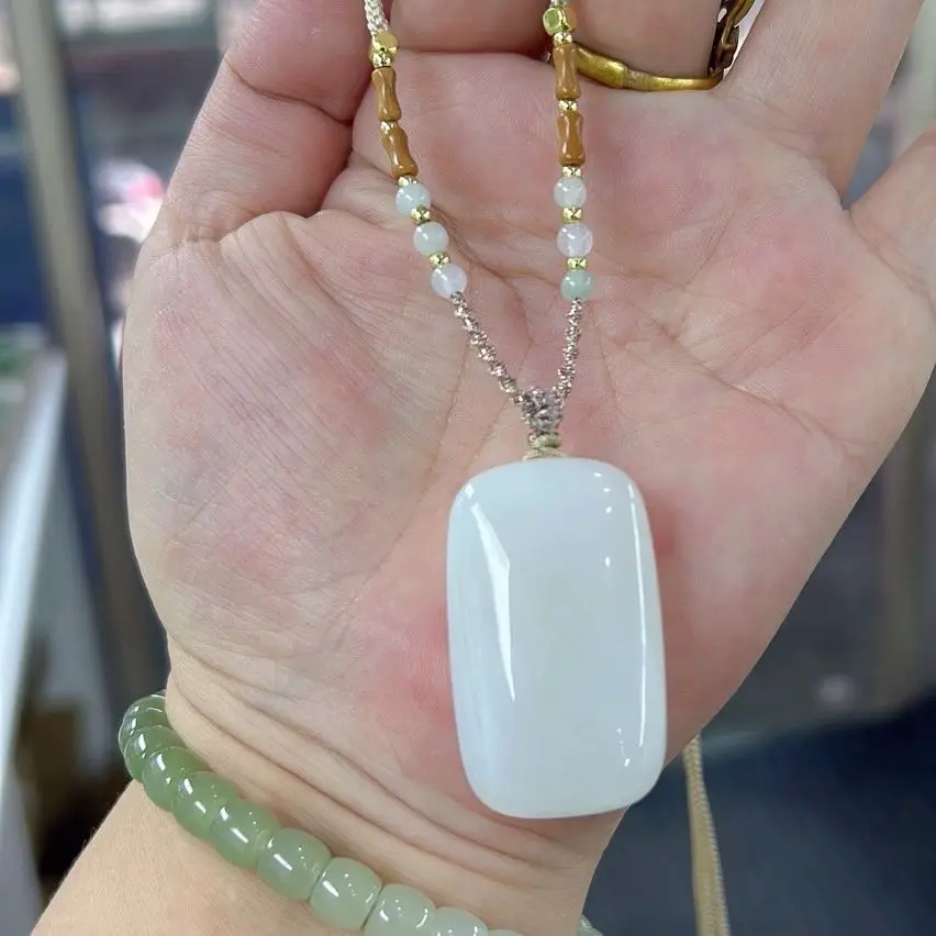Natural Hetian jade ice white no matter brand pendant, ice white jade safety brand men's and women's fidelity certificate
Natural Hetian jade ice white no matter brand pendant, ice white jade safety brand men's and women's fidelity certificate