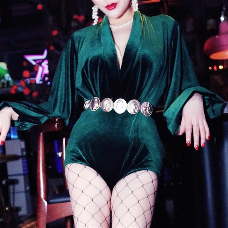Vintage V-neck High Waist Fashion Green Emerald Velvet Lantern Long Sleeve Jumpsuit Waist Closing Sexy Jumpsuits Women's Shorts
Vintage V-neck High Waist Fashion Green Emerald Velvet Lantern Long Sleeve Jumpsuit Waist Closing Sexy Jumpsuits Women's Shorts