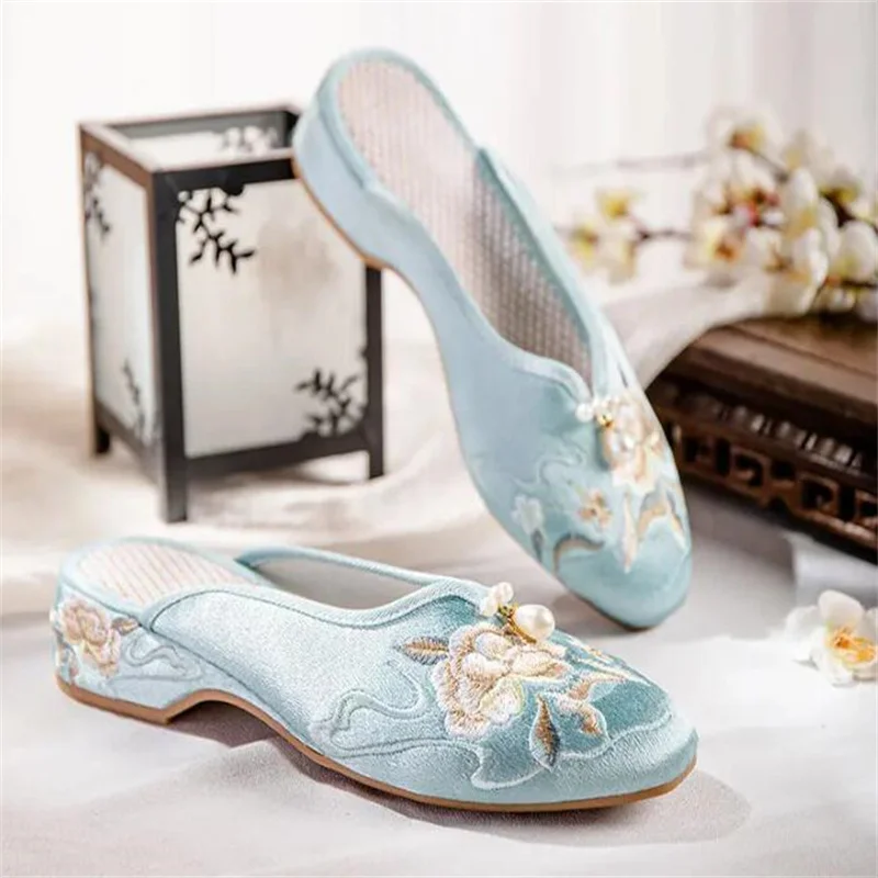 women's satin cotton bead embroidered pointed flat slippers, summer home/outdoor retro skateboard shoes
women's satin cotton bead embroidered pointed flat slippers, summer home/outdoor retro skateboard shoes