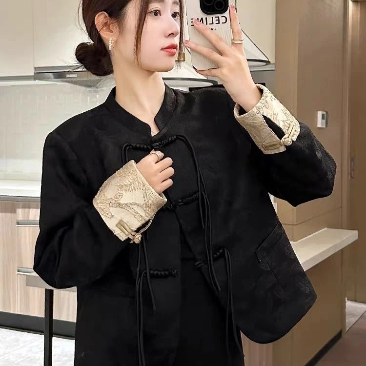 Пальто в китайском стиле в национальном стиле, весенне-осеннее короткое модное женское повседневное пальто с большими пуговицами, пальто Tangsuits
Пальто в китайском стиле в национальном стиле, весенне-осеннее короткое модное женское повседневное пальто с большими пуговицами, пальто Tangsuits