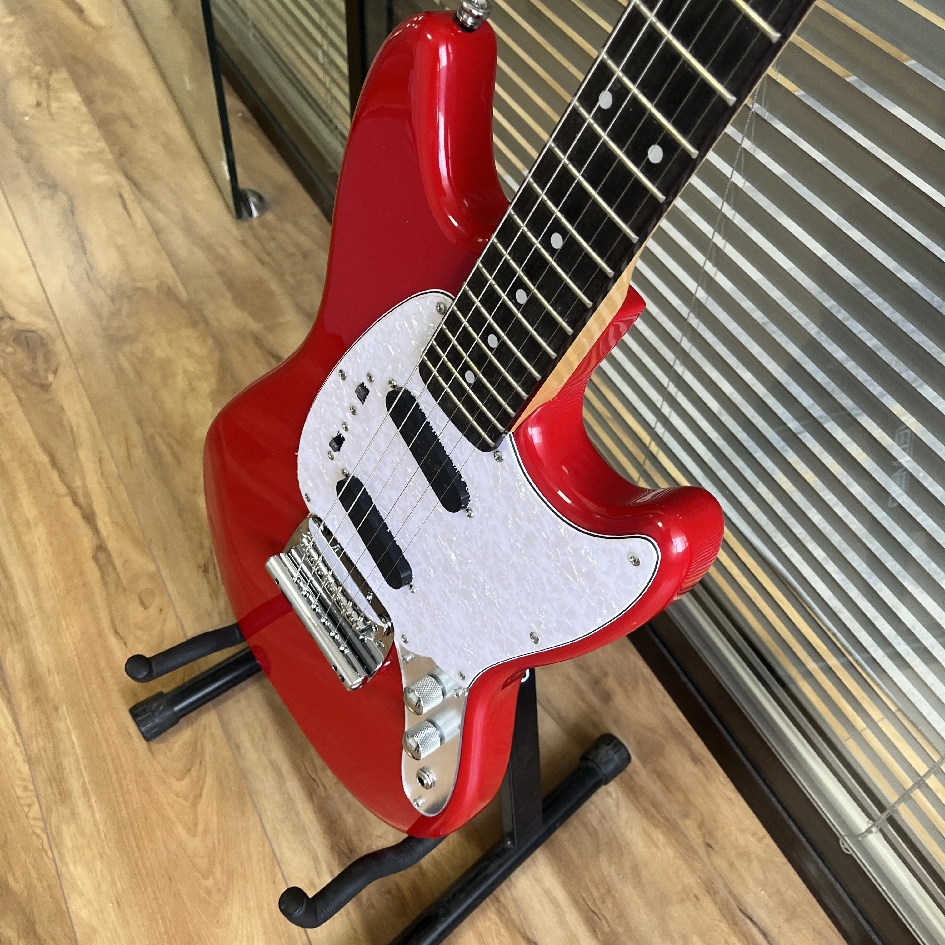 US Unfinished electric guitar 6strings, red color,mahogany body, rosewood fingerboard,High quality, in stock, free shipping Electric Guitar-Themed Gift Free Shipping
US Unfinished electric guitar 6strings, red color,mahogany body, rosewood fingerboard,High quality, in stock, free shipping Electric Guitar-Themed Gift Free Shipping