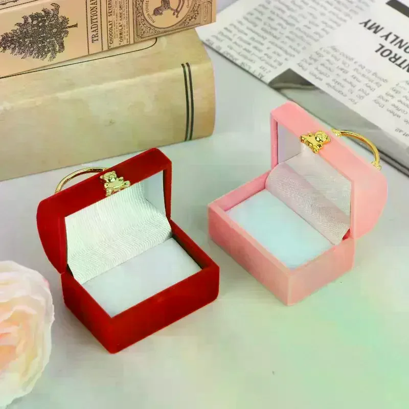 Маленькая бархатная шкатулка для драгоценностей с милым медвежьим дизайном, обручальное кольцо, ожерелье, подарочная коробка, контейнер для упаковки ювелирных изделий
Маленькая бархатная шкатулка для драгоценностей с милым медвежьим дизайном, обручальное кольцо, ожерелье, подарочная коробка, контейнер для упаковки ювелирных изделий