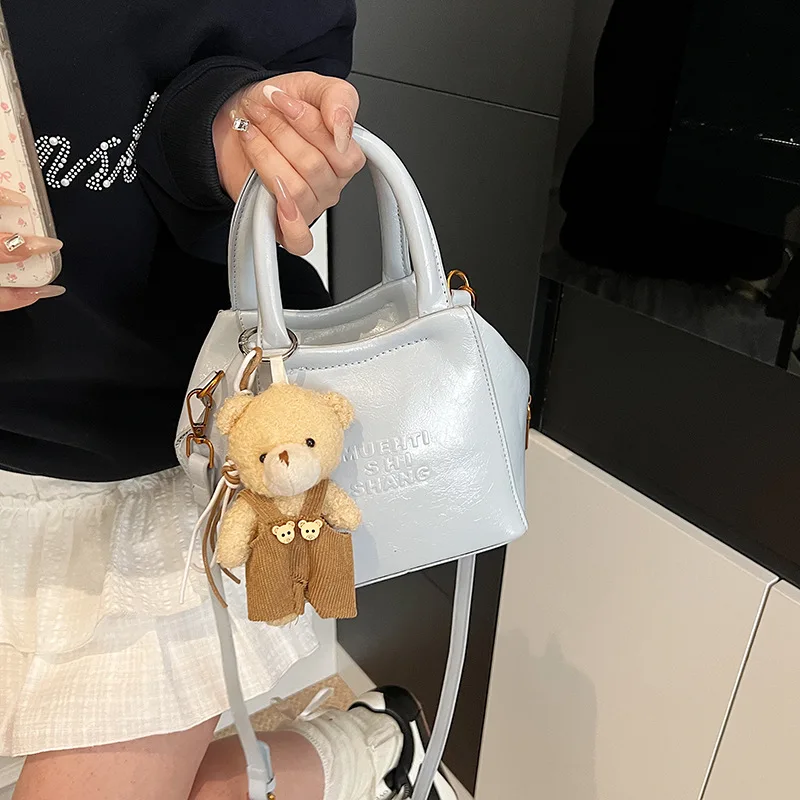 2025 Korean Cute Doll Handbag High-End Niche Messenger Bag Spring/Summer New Fashion
2025 Korean Cute Doll Handbag High-End Niche Messenger Bag Spring/Summer New Fashion