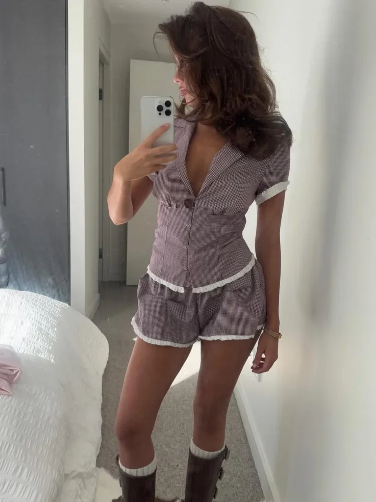 Women's Plaid Shirt Shorts Two Piece Set Vintage Lace Patchwork Top Slimming V Neck Short Blouse Shorts Suit Clothing Outfits
Women's Plaid Shirt Shorts Two Piece Set Vintage Lace Patchwork Top Slimming V Neck Short Blouse Shorts Suit Clothing Outfits