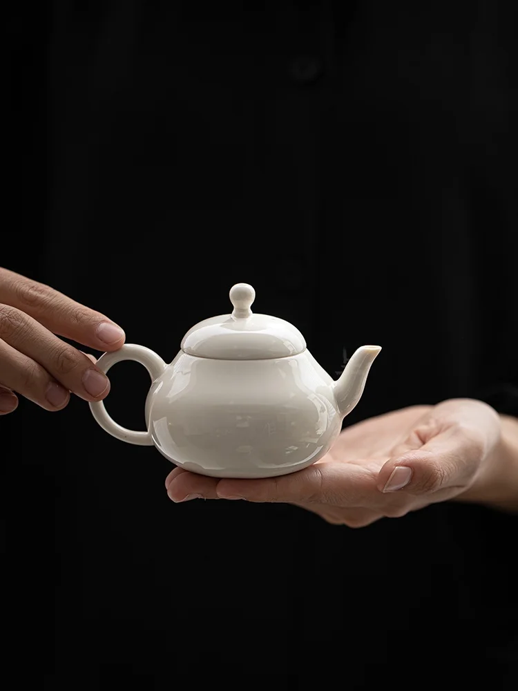 Guizhou Cerc Tea Pot Traditional Handmade ey A Tea Brewing Pot Small Single Cup Anti-Scalding Handle Gongfu Tea Pot
Guizhou Cerc Tea Pot Traditional Handmade ey A Tea Brewing Pot Small Single Cup Anti-Scalding Handle Gongfu Tea Pot