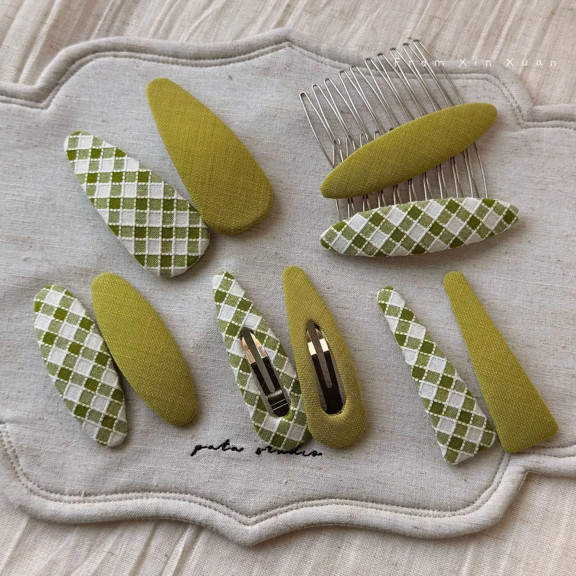 Avocado Green Plaid BB Hair Clip Small Lightweight Non Slip for Side Bangs Fringe Daily Versatile Premium Quality
Avocado Green Plaid BB Hair Clip Small Lightweight Non Slip for Side Bangs Fringe Daily Versatile Premium Quality