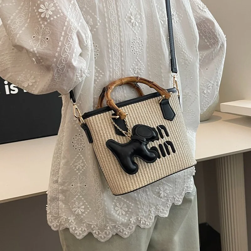 Elegant Women Shoulder Bag Made From Genuine Leather With Top Zip Closure For Stylish Secure Carry
Elegant Women Shoulder Bag Made From Genuine Leather With Top Zip Closure For Stylish Secure Carry