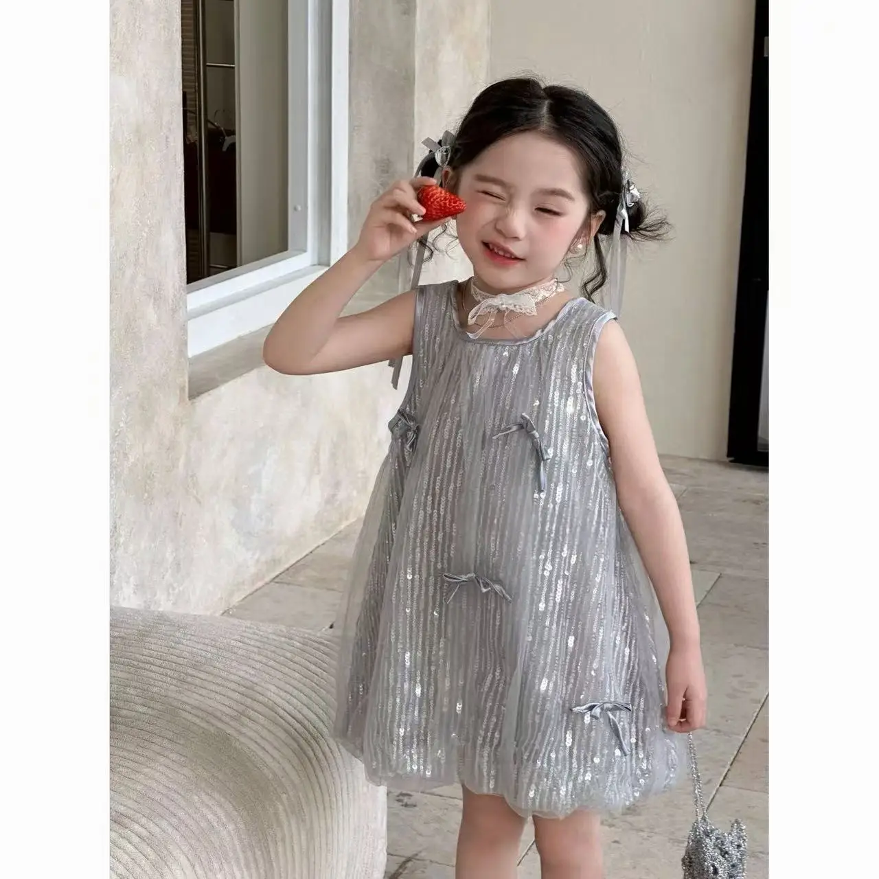 Korean 2-7 Year Girls' Dress 2025 Summer Sequin Bow Sweet Princess Dress Mesh Super Fairy Sleeveless Pod Dress 90-140cm
Korean 2-7 Year Girls' Dress 2025 Summer Sequin Bow Sweet Princess Dress Mesh Super Fairy Sleeveless Pod Dress 90-140cm
