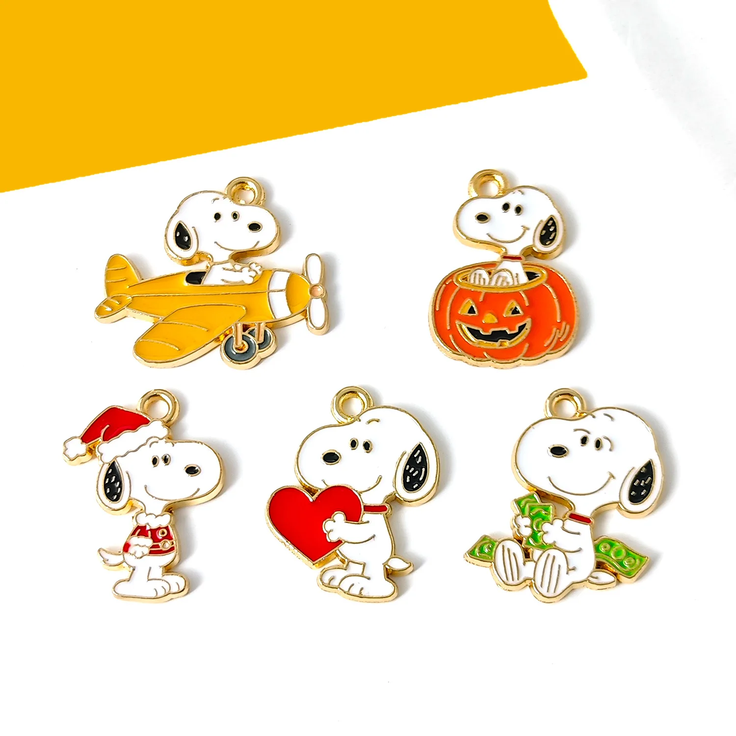 50pcs Cartoon Snoopy Decorations Alloy Pendant Anime Series DIY Creative Fashion Jewelry Accessories Gift
50pcs Cartoon Snoopy Decorations Alloy Pendant Anime Series DIY Creative Fashion Jewelry Accessories Gift 