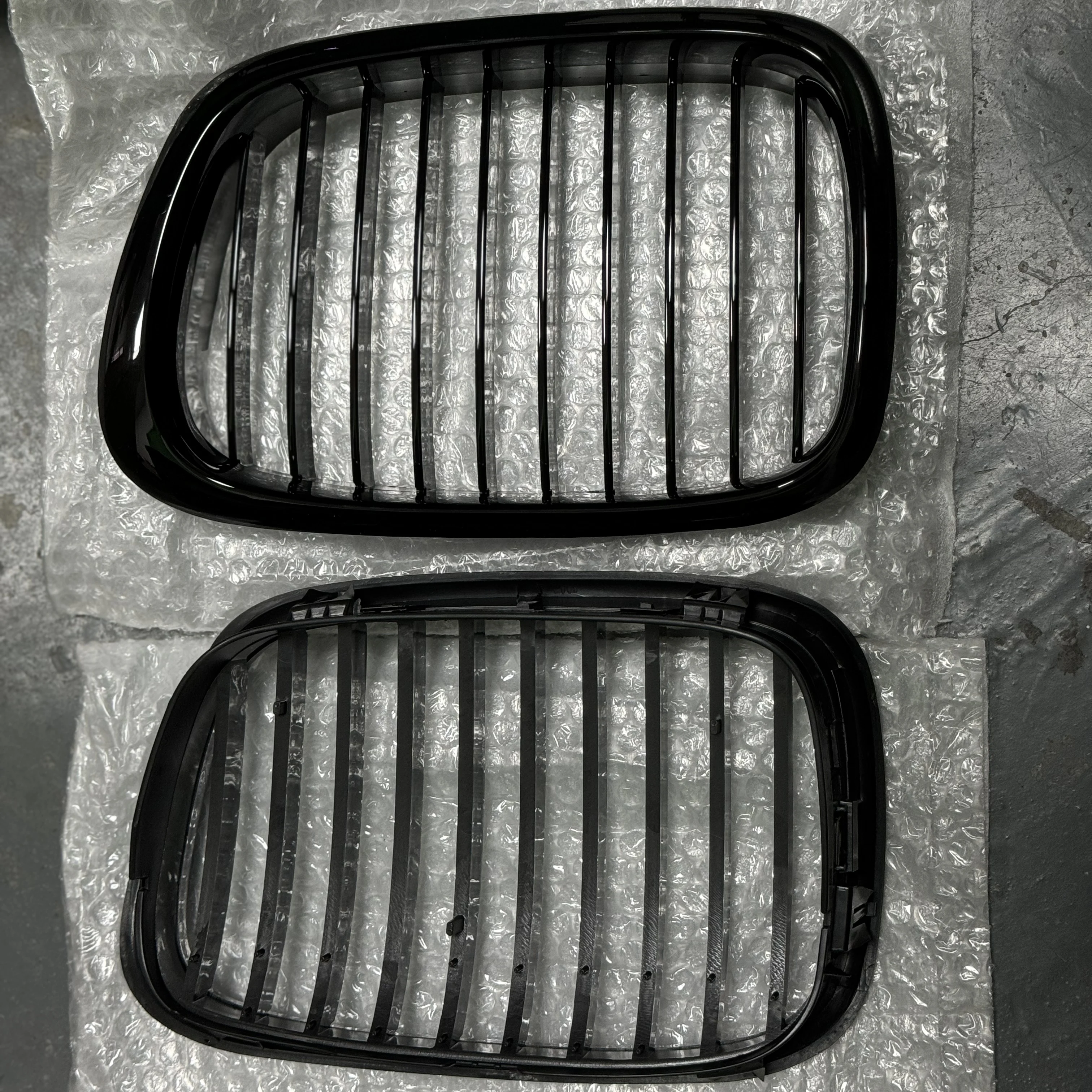 1pc Front Chrome Black Grille Grill For BMW 5 Series E39 1998-2003 Sedan520d/520i/523i/525d/525i/525td/528i/540i/540ip/M5 Estate
1pc Front Chrome Black Grille Grill For BMW 5 Series E39 1998-2003 Sedan520d/520i/523i/525d/525i/525td/528i/540i/540ip/M5 Estate