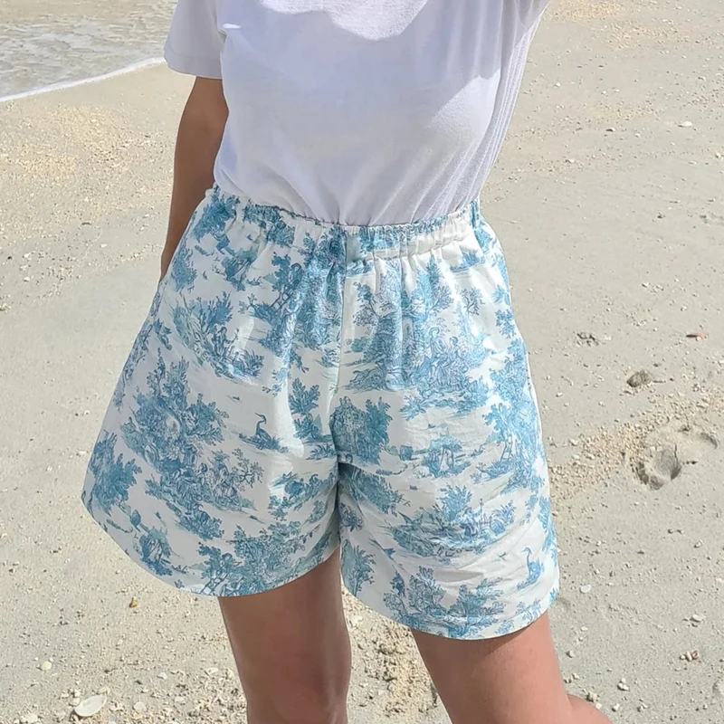 Vintage Loose Fit Lounge Pants Women Summer Beach Shorts Floral Graphic Print Elastic Waist Wide Leg Shorts Fashion Streetwear
Vintage Loose Fit Lounge Pants Women Summer Beach Shorts Floral Graphic Print Elastic Waist Wide Leg Shorts Fashion Streetwear