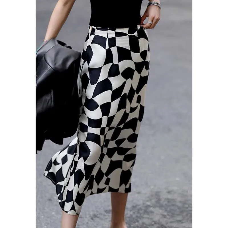 Black and white printing new 2022 summer skirts female temperament elegant high waist skirt
Black and white printing new 2022 summer skirts female temperament elegant high waist skirt