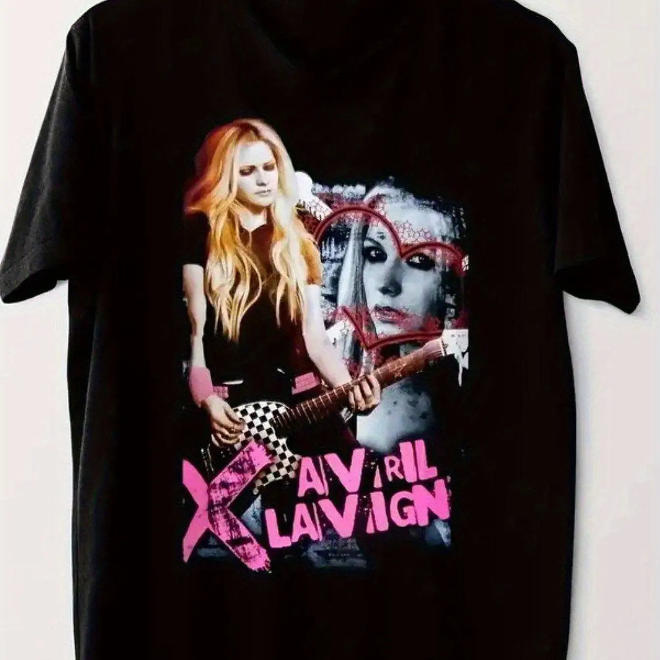 Мужская футболка с принтом, с изображением Эйворлд Лавин - черная футболка с круглым вырезом, розовым текстом и дизайном гитары для фанатов
Мужская футболка с принтом, с изображением Эйворлд Лавин - черная футболка с круглым вырезом, розовым текстом и дизайном гитары для фанатов