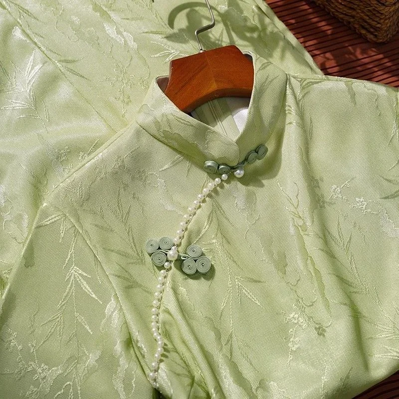 Зеленый китайский Cheongsam, новинка 202, весна/лето, улучшенный стиль Ципао, красивое элегантное ретро-платье средней длины
Зеленый китайский Cheongsam, новинка 202, весна/лето, улучшенный стиль Ципао, красивое элегантное ретро-платье средней длины