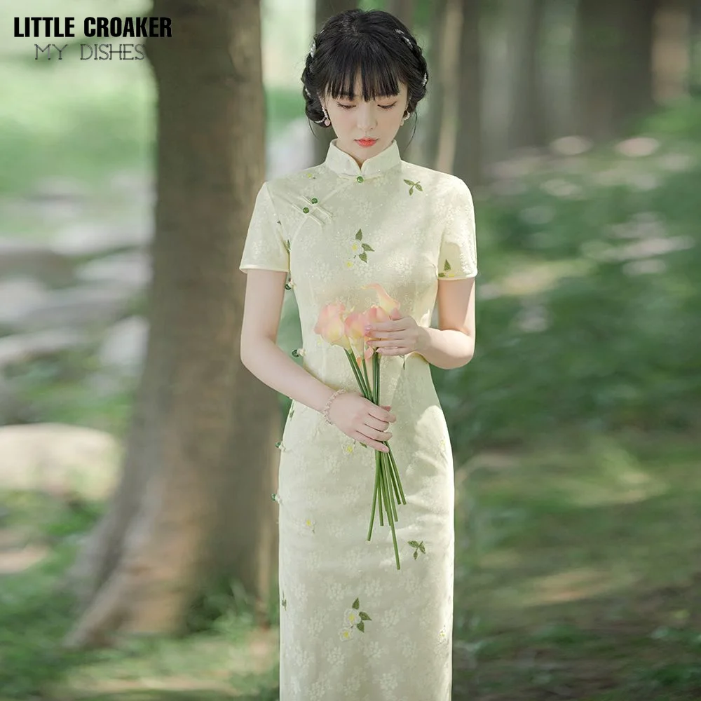 Cheongsam 2023 Summer Qipao New Chinoiserie Style Elegant Temperament Sexy Embroidery Medium Length Short Sleeve Split Dress
Cheongsam 2023 Summer Qipao New Chinoiserie Style Elegant Temperament Sexy Embroidery Medium Length Short Sleeve Split Dress