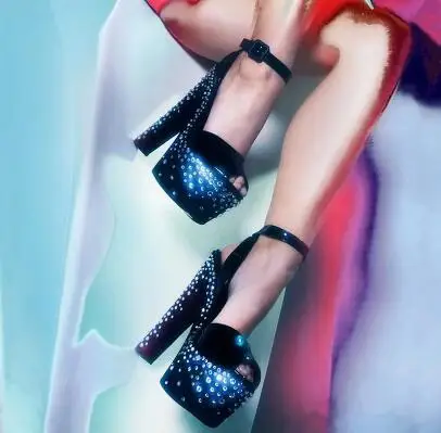 Sexy Women Black Gold Shiny Patent Leather Bling Crystal Rhinestone Platform 17 CM Chunky Heels Summer Sandals Banquet Shoes
Sexy Women Black Gold Shiny Patent Leather Bling Crystal Rhinestone Platform 17 CM Chunky Heels Summer Sandals Banquet Shoes