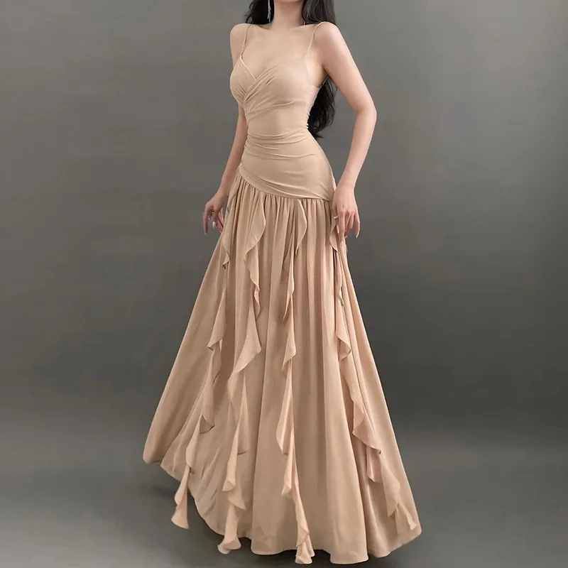 Women's Dress for Spring/Summer 2025 Features An Elegant Simple French Style A Strapless Fitted Evening Dress with Wavy Edges
Women's Dress for Spring/Summer 2025 Features An Elegant Simple French Style A Strapless Fitted Evening Dress with Wavy Edges