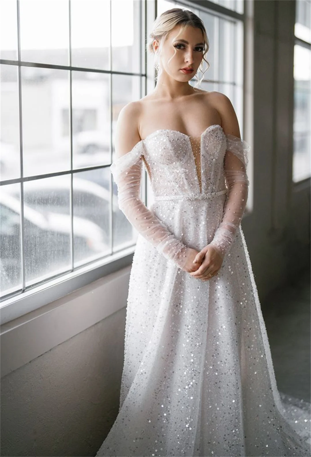 Customized Sequins Beading Wedding Dresses Off the Shoulder Sweetheart Long Sleeves Evening Gowns Elegant Sparkly Bridal Dress
Customized Sequins Beading Wedding Dresses Off the Shoulder Sweetheart Long Sleeves Evening Gowns Elegant Sparkly Bridal Dress