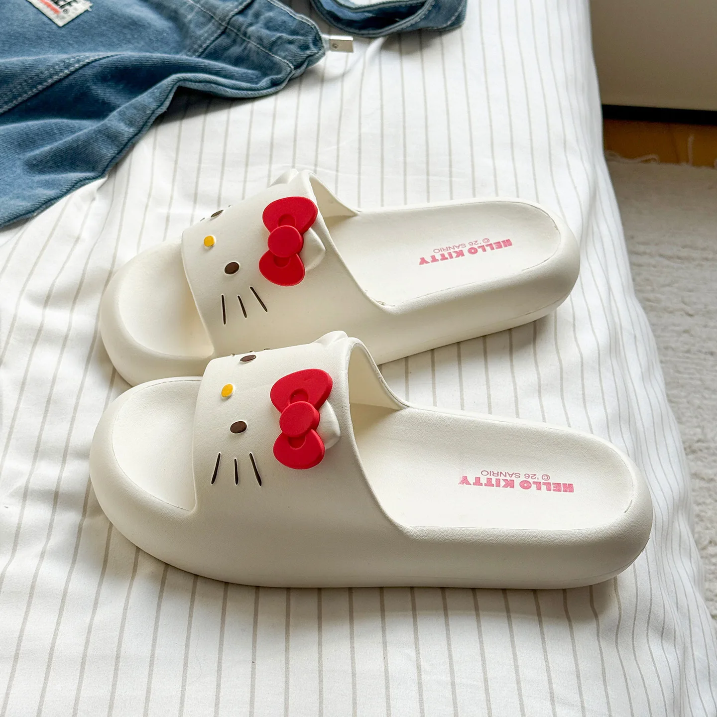 Sanrio Hello Kitty Women's Summer Slides — New Arrival, Extra-Thick, Non-Slip, Wear-Resistant, "Cloud-Like" Comfort for Home
Sanrio Hello Kitty Women's Summer Slides — New Arrival, Extra-Thick, Non-Slip, Wear-Resistant, "Cloud-Like" Comfort for Home