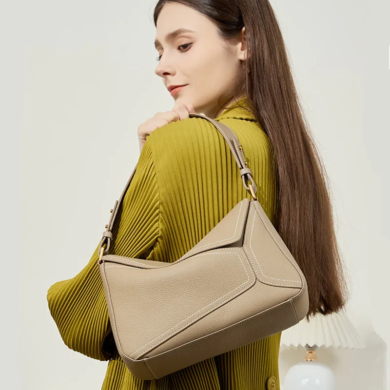 2026 New Leather Bag Women Fashion Underarm Bag Luxury New Design Handbags Female Crossbody Bag Vintage High-end Geometry Gife
2026 New Leather Bag Women Fashion Underarm Bag Luxury New Design Handbags Female Crossbody Bag Vintage High-end Geometry Gife