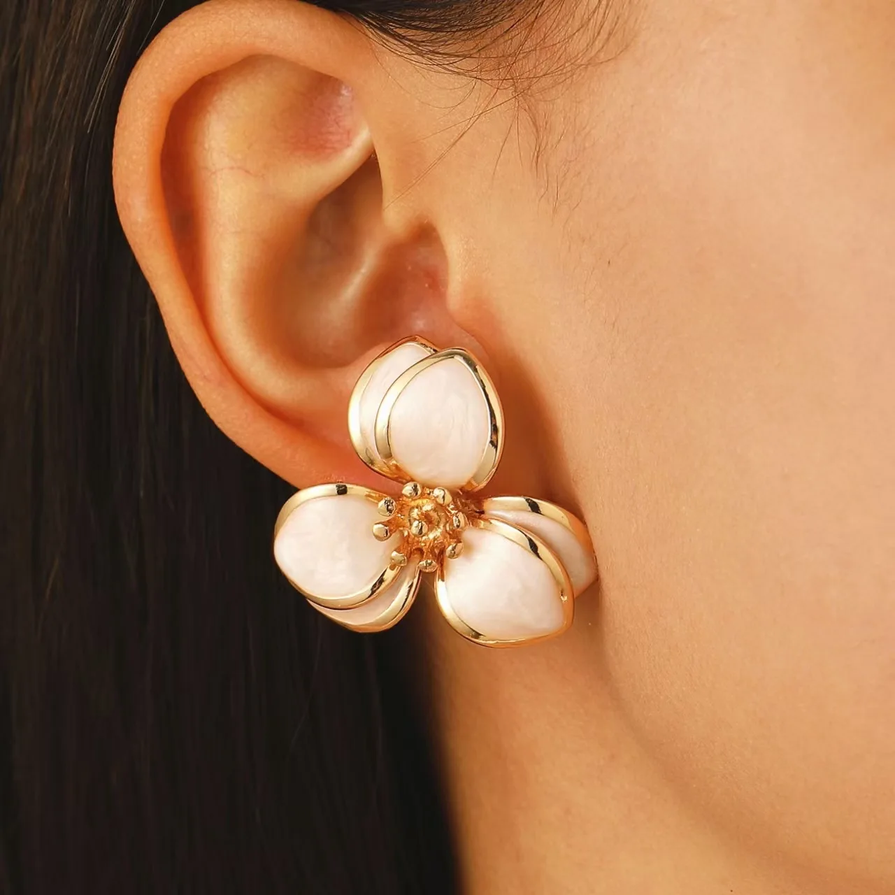 925 Silver Needle Korean Fashion Drip Oil Flower Earrings For Women Jewelry 2025 Trending Women's Multi Color Flowers Earrings
925 Silver Needle Korean Fashion Drip Oil Flower Earrings For Women Jewelry 2025 Trending Women's Multi Color Flowers Earrings