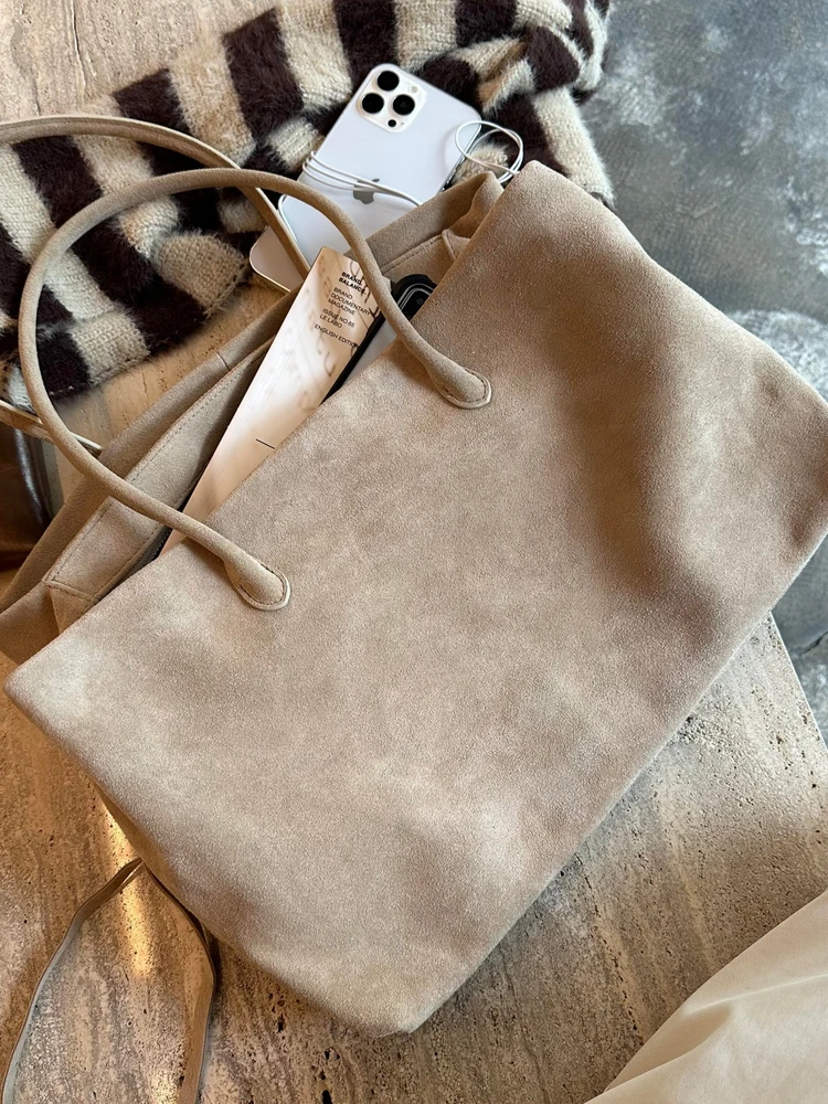 Fall Winter New Sle Korean Suede Large Capaci Commuter oulder Tote Bag Women Casual Simple Sle Double Handle Soft Lea...
Fall Winter New Sle Korean Suede Large Capaci Commuter oulder Tote Bag Women Casual Simple Sle Double Handle Soft Lea...