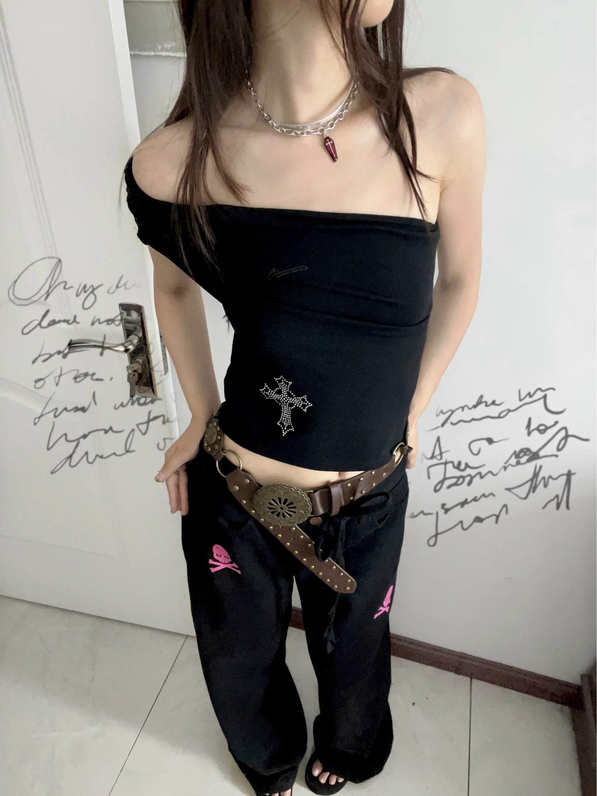 Casper970 Punk Sle ort Sve Crop Top с открытыми плечами и перекрестным дизайном, облегающий, в уличном стиле, для модных женщин, летняя мода
Casper970 Punk Sle ort Sve Crop Top с открытыми плечами и перекрестным дизайном, облегающий, в уличном стиле, для модных женщин, летняя мода