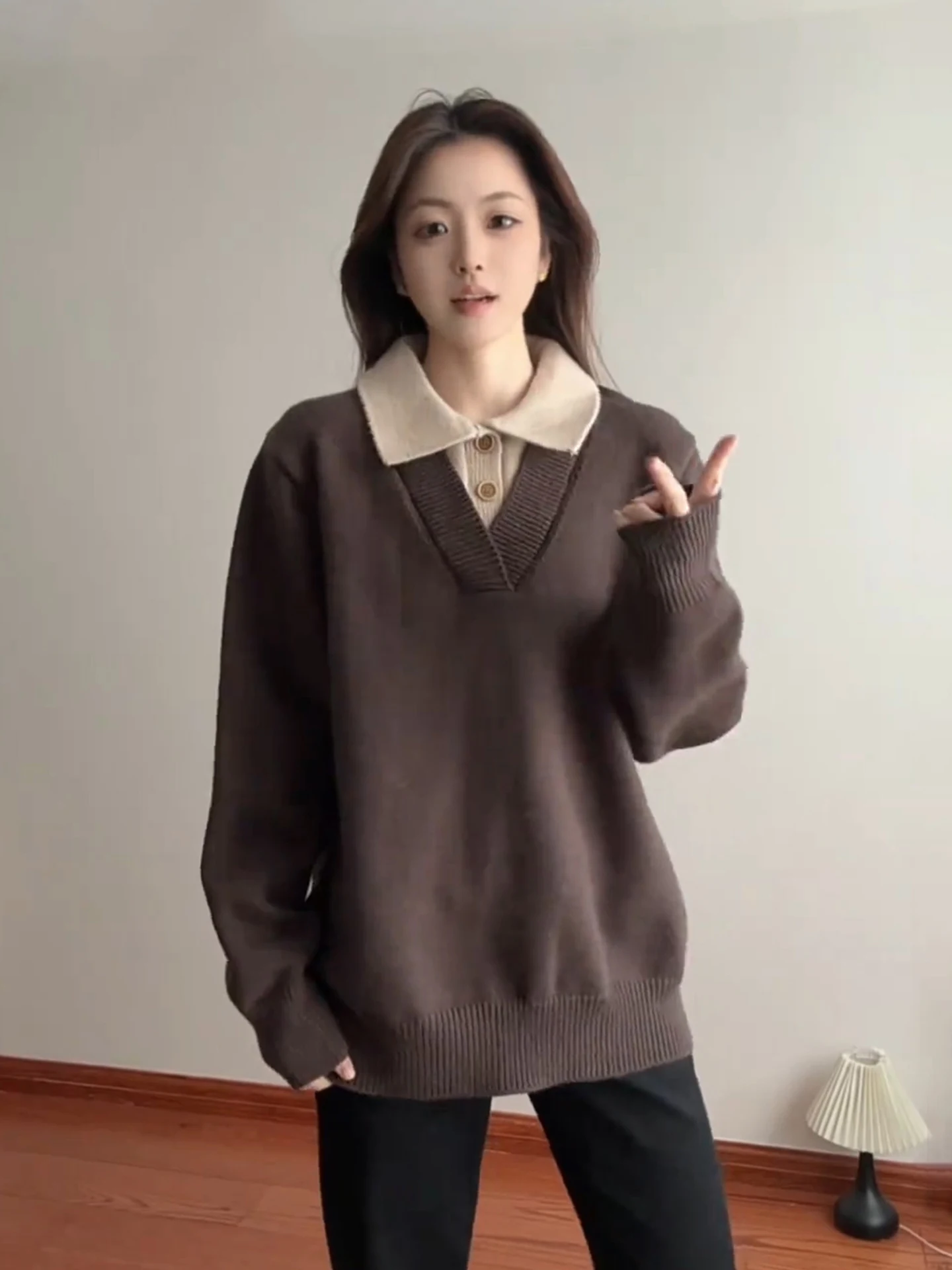 Мужской зимний вязаный свитер Caramel American Style с эффектом двухслойности, модный брендовый, премиум-класса, в стиле Old Money, для создания непринужденного образа.
Мужской зимний вязаный свитер Caramel American Style с эффектом двухслойности, модный брендовый, премиум-класса, в стиле Old Money, для создания непринужденного образа.