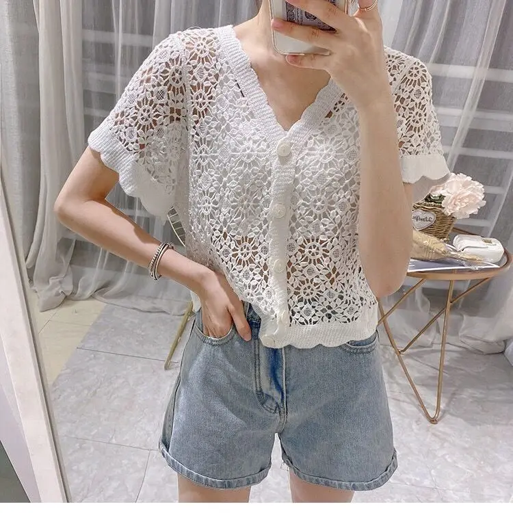 2025 New Women's Hollow Out V Neck Lace Top Short Sleeve Open Shirt Niche Fashion Versatile Shawl Style Blouse
2025 New Women's Hollow Out V Neck Lace Top Short Sleeve Open Shirt Niche Fashion Versatile Shawl Style Blouse