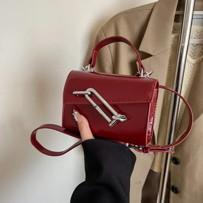 Trendy 2025 Spring Shoulder Bag, Mini Square Crossbody Bag for Women, Simple and Fashionable Casual Commute Bag, Versatile Black
Trendy 2025 Spring Shoulder Bag, Mini Square Crossbody Bag for Women, Simple and Fashionable Casual Commute Bag, Versatile Black