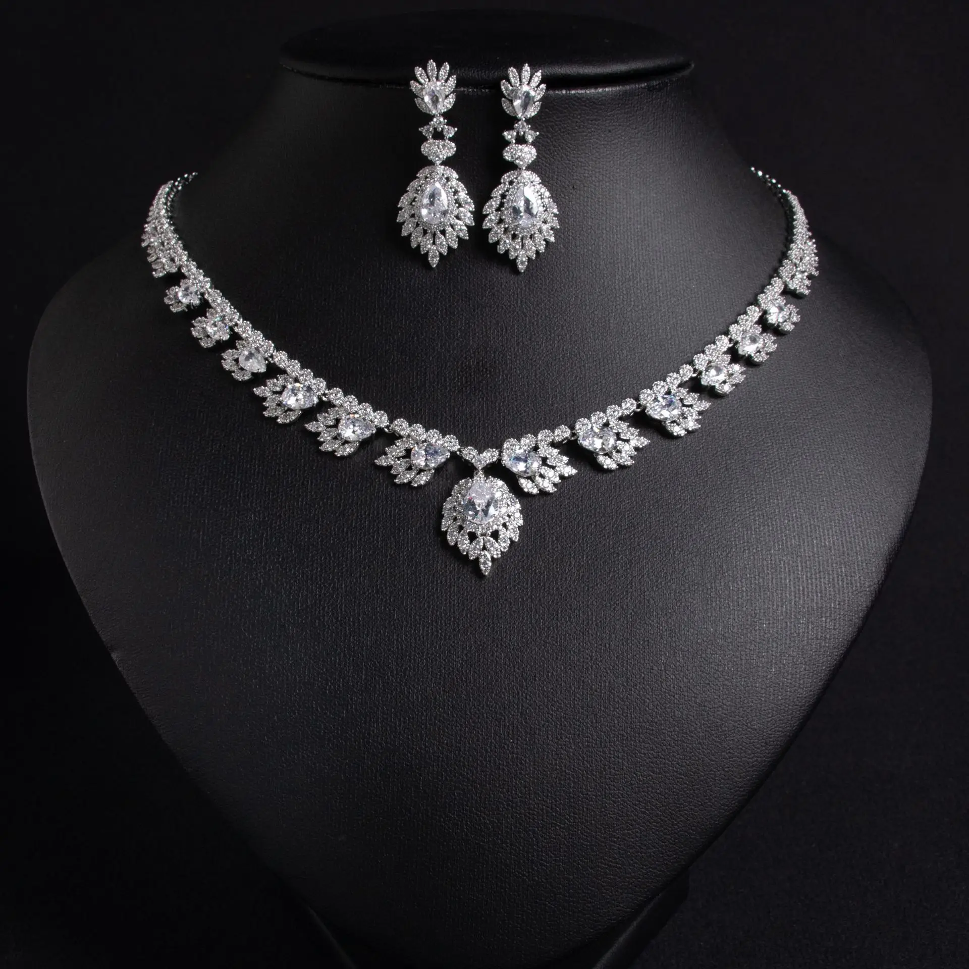 2 Pcs Brilliant Dazzling Jewellery Accessories Cubic Zirconia Ladies Necklace Earrings Set Summer Wedding Party Dress Gift M-94
2 Pcs Brilliant Dazzling Jewellery Accessories Cubic Zirconia Ladies Necklace Earrings Set Summer Wedding Party Dress Gift M-94