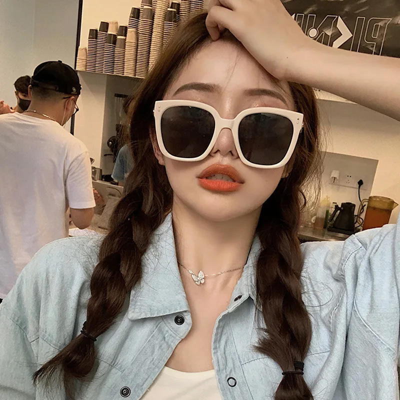 Oversized White Square Sunglasses for Women Men Retro Trendy Fashion UV400 Protection Polarized Shades
Oversized White Square Sunglasses for Women Men Retro Trendy Fashion UV400 Protection Polarized Shades