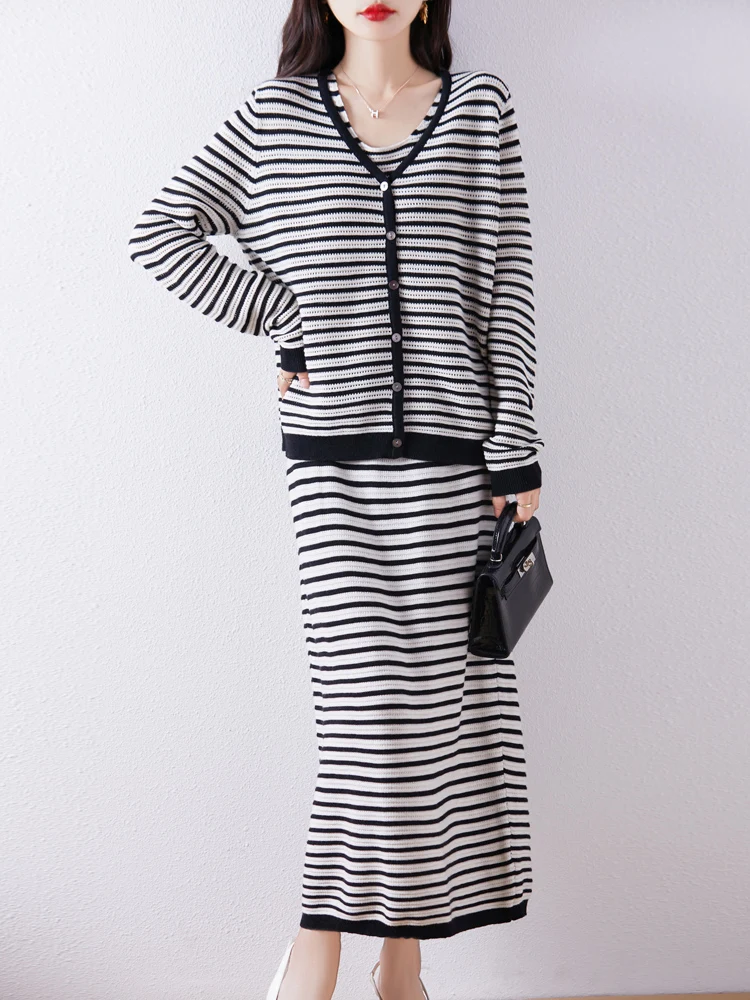 Light Luxury 30% Merino Worsted Wool Women Fashion Suits Striped Female V-Neck Knitted Cardigan Sleeveless Tank Tops Long Skirt
Light Luxury 30% Merino Worsted Wool Women Fashion Suits Striped Female V-Neck Knitted Cardigan Sleeveless Tank Tops Long Skirt