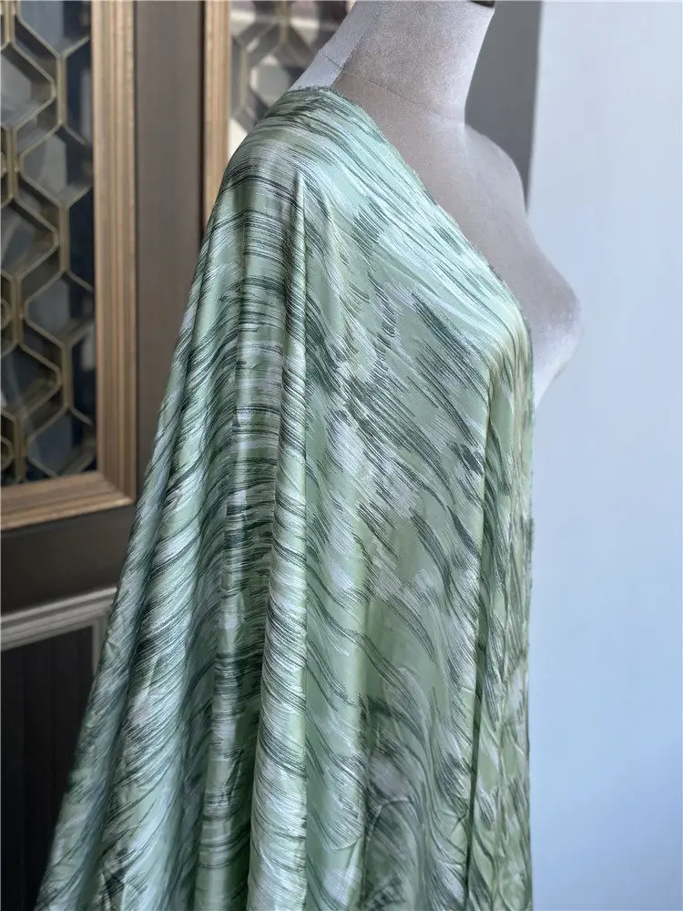 1 meter 95% Mulberry Silk 5% Spandex 21 Momme Charmeuse Silk Fabric Green Printed 135cm 53" wide by the yard JN749
1 meter 95% Mulberry Silk 5% Spandex 21 Momme Charmeuse Silk Fabric Green Printed 135cm 53" wide by the yard JN749