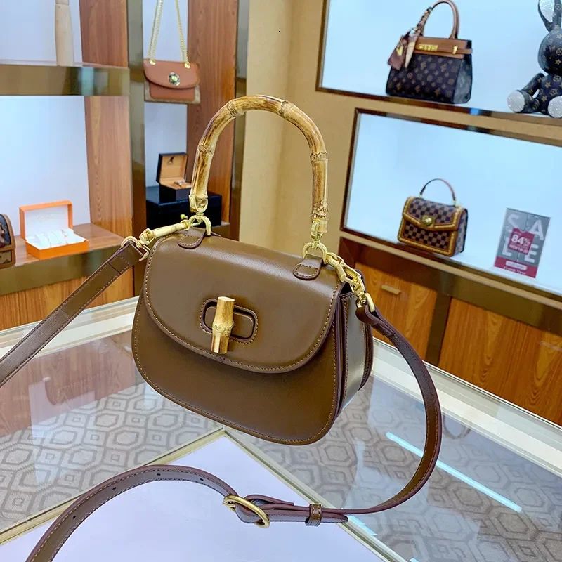 2024 New Genuine Leather Fashionable High Grade Cross body Bamboo Knot Handbags Saddle Bags Trendy
2024 New Genuine Leather Fashionable High Grade Cross body Bamboo Knot Handbags Saddle Bags Trendy