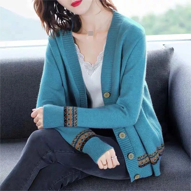 Autumn Solid Color Women's Knitted Cardigan Long Sleeve Korean Loose V-Neck Button Sweaters Coat Female Clothing
Autumn Solid Color Women's Knitted Cardigan Long Sleeve Korean Loose V-Neck Button Sweaters Coat Female Clothing