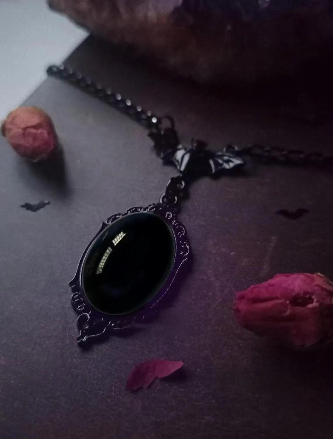 Vintage Green Quartz Crystal Necklace Imitate The Old Metal Necklace For Women Vampire Embossed Witch Jewelry Accessories
Vintage Green Quartz Crystal Necklace Imitate The Old Metal Necklace For Women Vampire Embossed Witch Jewelry Accessories