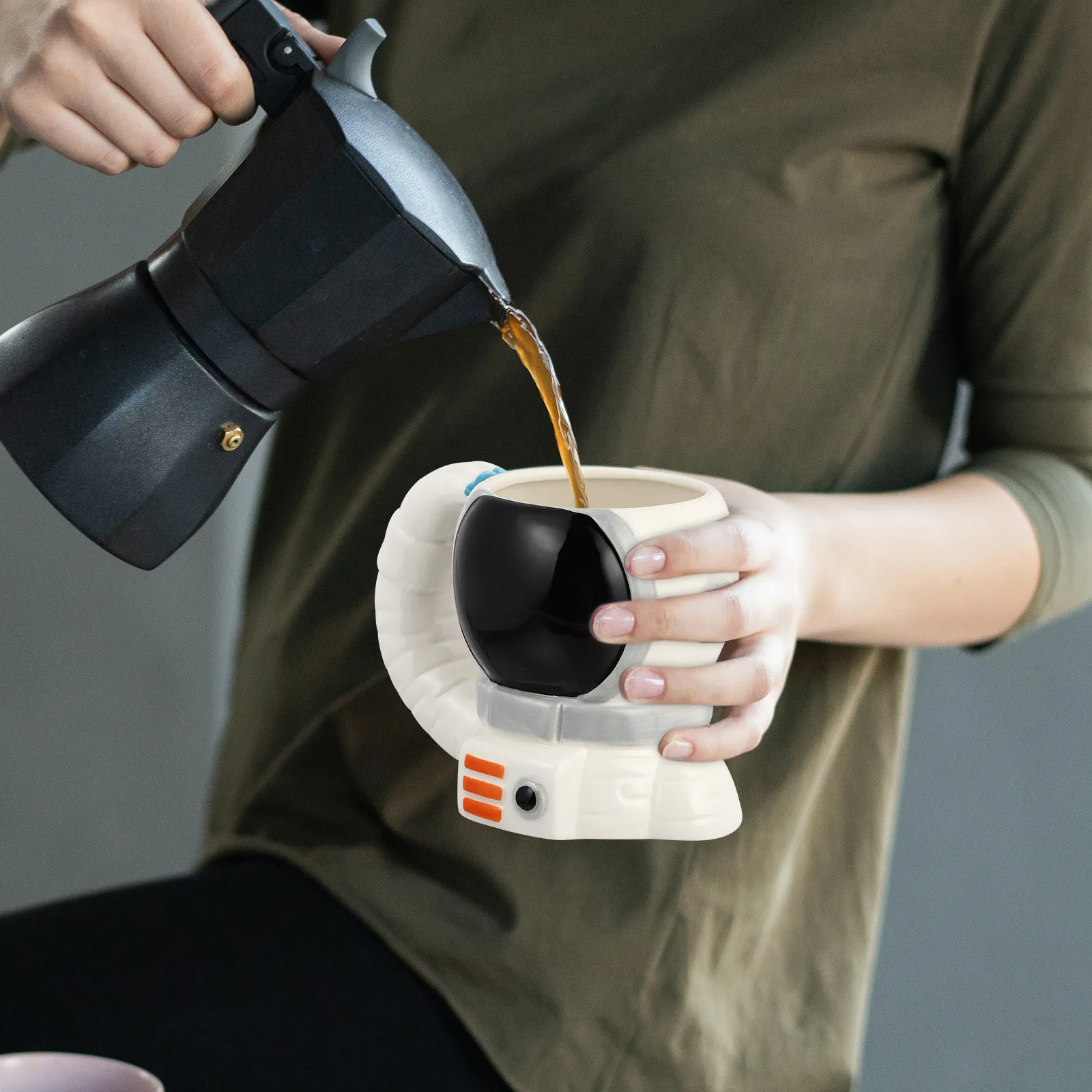 1Pcs Stylish Astronaut Mug High Quality Ceramic Drinking Cup Ideal for Coffee Beer Alcohol Home Kitchen Use Unique Housewarming
1Pcs Stylish Astronaut Mug High Quality Ceramic Drinking Cup Ideal for Coffee Beer Alcohol Home Kitchen Use Unique Housewarming