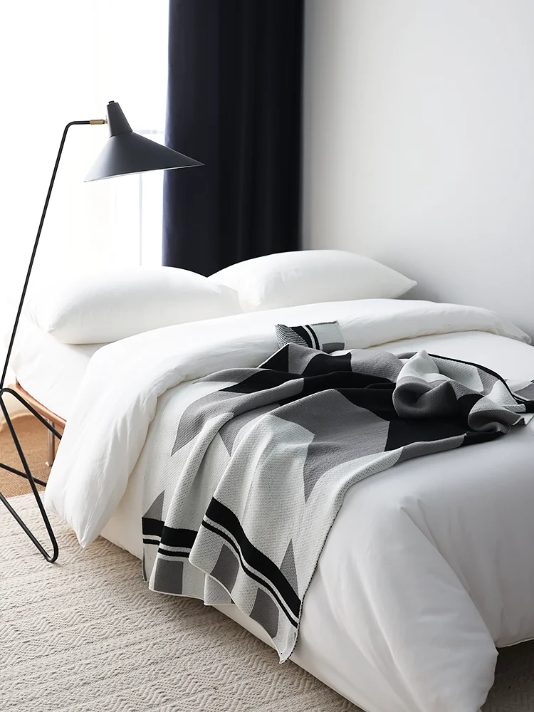 Nordic Style Geometric Pattern Knitted Woolen Blanket Casual Sofa Cover Blanket Air Conditioning Blanket Nap Time Thickened
Nordic Style Geometric Pattern Knitted Woolen Blanket Casual Sofa Cover Blanket Air Conditioning Blanket Nap Time Thickened