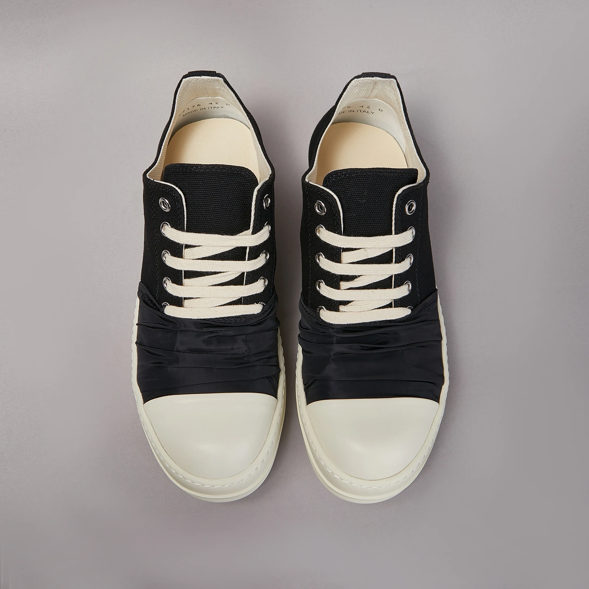 Черные повседневные низкие кеды из плиссированной ткани, высококачественные модные ботинки, спортивные классические модели для мужчин и женщин
Черные повседневные низкие кеды из плиссированной ткани, высококачественные модные ботинки, спортивные классические модели для мужчин и женщин