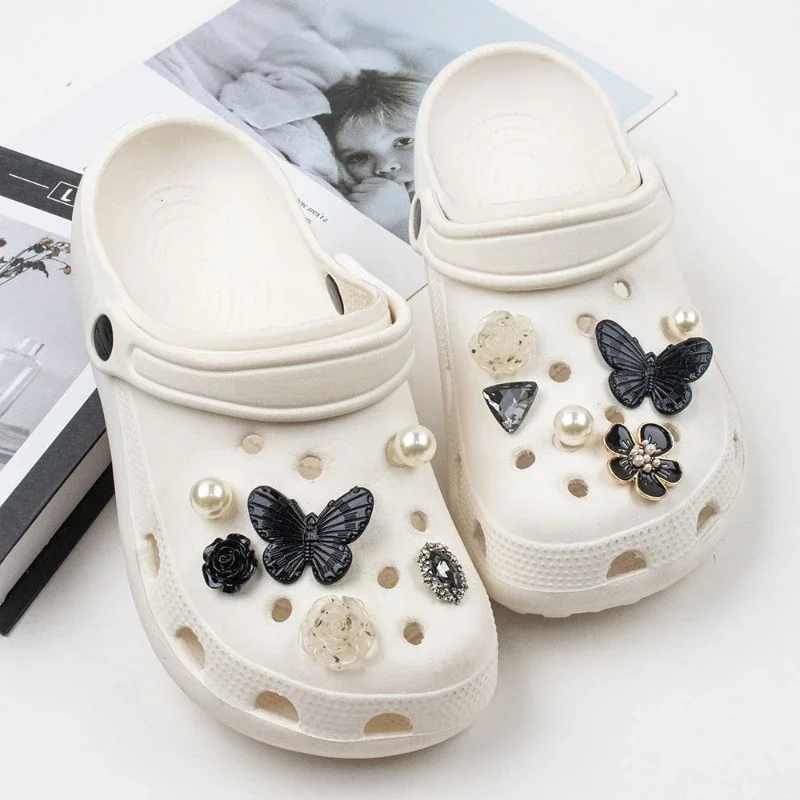 Cartoon Butterfly Shoe Charms for Crocs Fashion Vintage Pearl Rhinestone Clogs Accessories Designer All-match Shoe Decorations
Cartoon Butterfly Shoe Charms for Crocs Fashion Vintage Pearl Rhinestone Clogs Accessories Designer All-match Shoe Decorations