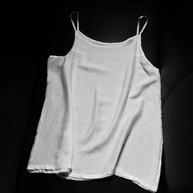 Human silk cotton blended suspender, white, clear and comfortable, close-fitting, soft and skin-friendly, lined with backing, fa 
Human silk cotton blended suspender, white, clear and comfortable, close-fitting, soft and skin-friendly, lined with backing, fa