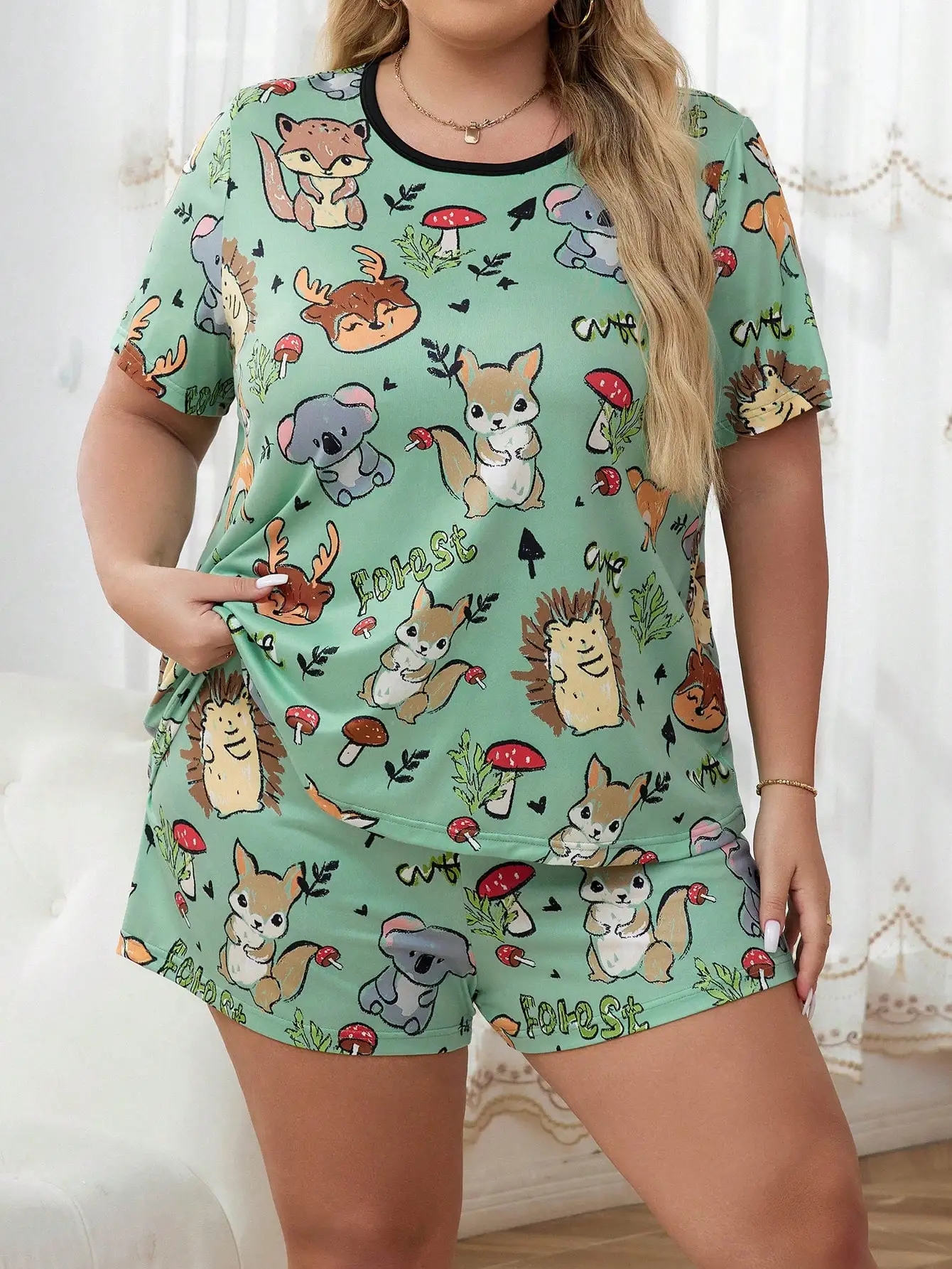 Женский пижамный комплект больших размеров с принтом лесных животных и контрастной отделкой
Женский пижамный комплект больших размеров с принтом лесных животных и контрастной отделкой