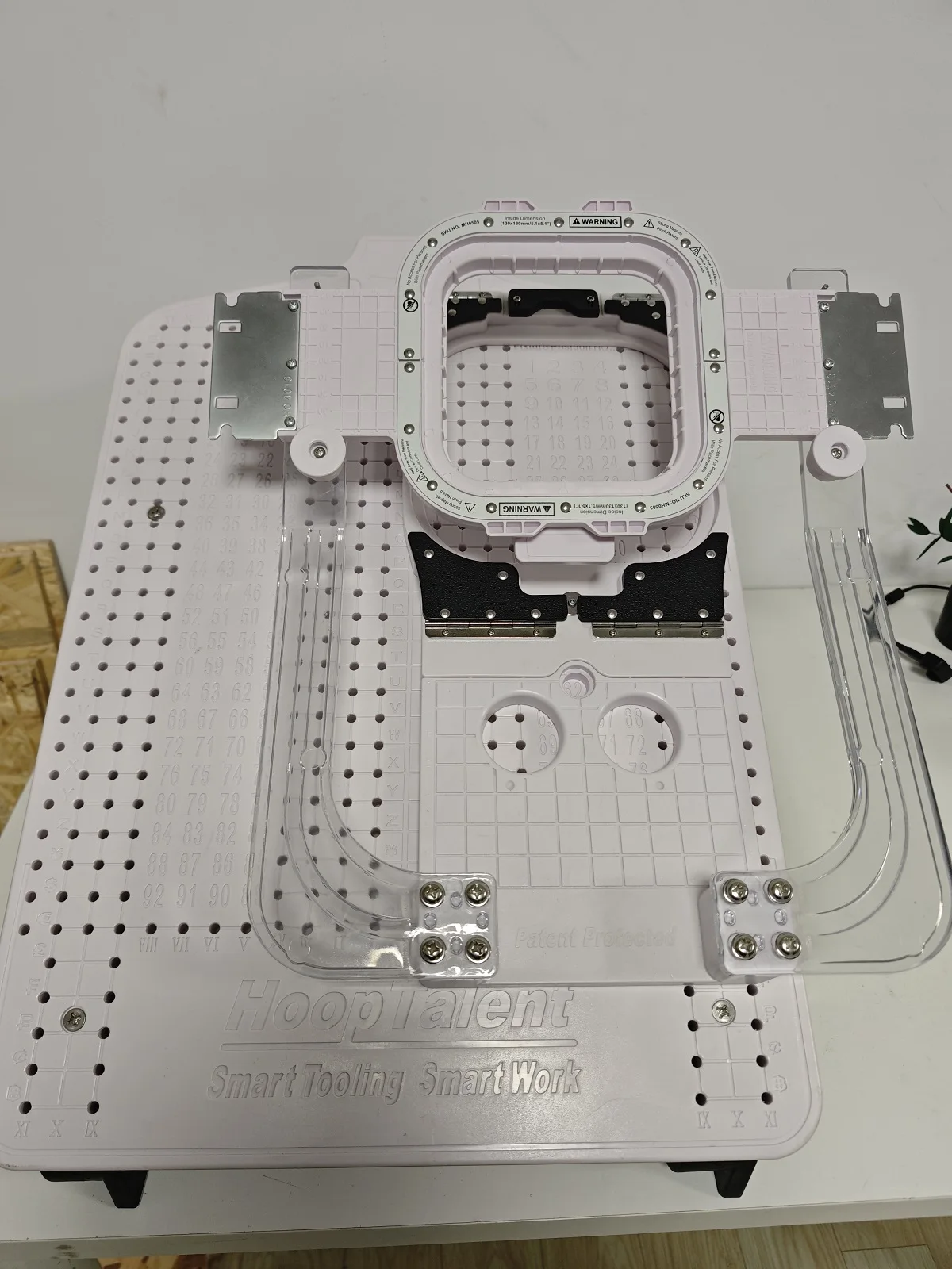 Набор для вышивания Magnahoop Hooping Station Kit с магнитным каркасом 5,1x5,1 дюйма для промышленных и коммерческих вышивальных машин Brother
Набор для вышивания Magnahoop Hooping Station Kit с магнитным каркасом 5,1x5,1 дюйма для промышленных и коммерческих вышивальных машин Brother