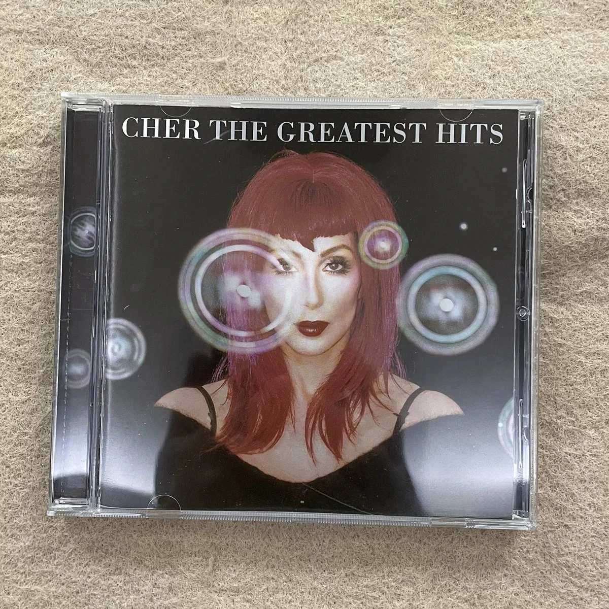 CD Cher The Greatest Hits — вневременная поп- и диско-классика — культовые вокала и ретро-вибрации для любителей музыки и коллекционеров
CD Cher The Greatest Hits — вневременная поп- и диско-классика — культовые вокала и ретро-вибрации для любителей музыки и коллекционеров