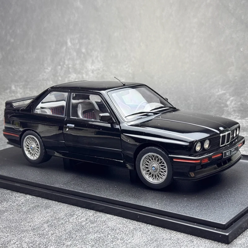 Solido литой под давлением масштаб 1:18 M3 E30 EVO спортивная модель автомобиля из сплава, классическая коллекция, сувенир, статический дисплей, украшения, подарок
Solido литой под давлением масштаб 1:18 M3 E30 EVO спортивная модель автомобиля из сплава, классическая коллекция, сувенир, статический дисплей, украшения, подарок
